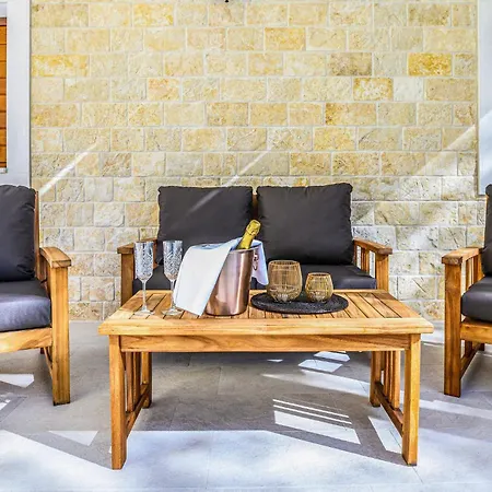 Stunning In With Kitchen Holiday home Dicmo