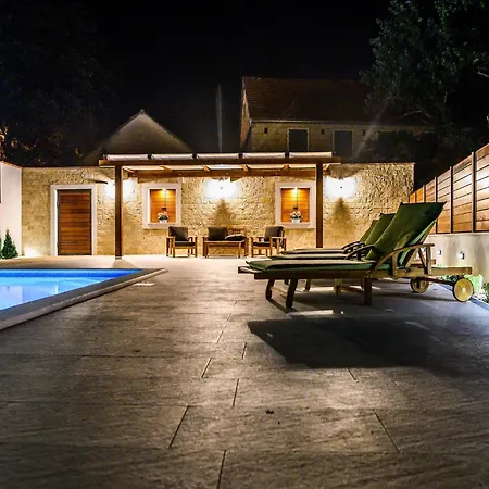 Stunning In With Kitchen Holiday home